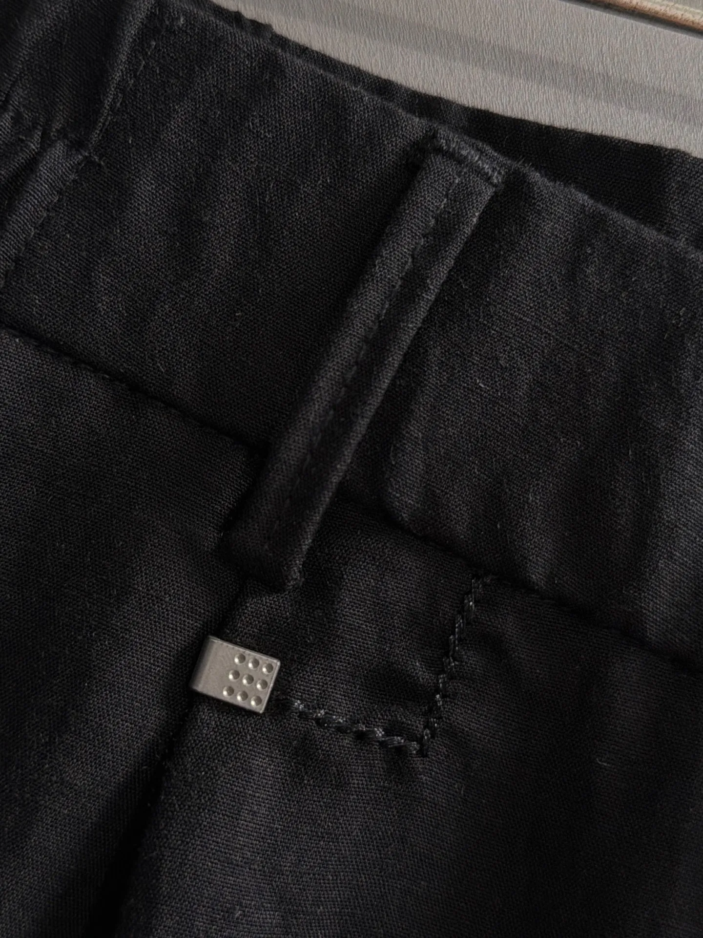 Balenciaga 2026 spring summer New Arrival linen old style casual pants, counter custom fabric Breathable high comfort, impeccable details, brand elements design concept, reflecting high quality. The hand feels delicate and soft! Casual cuts and awesome upper body! Sizes: 28-36